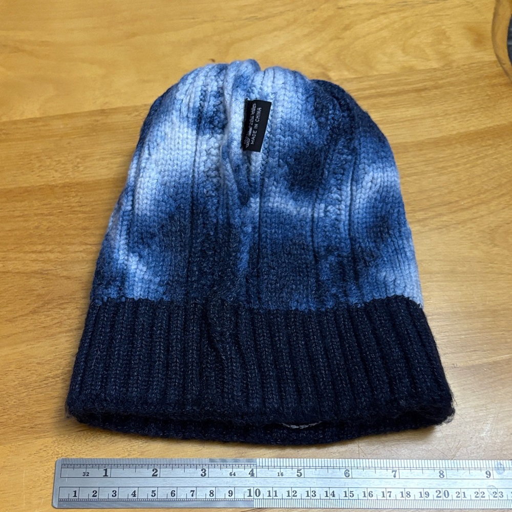 Robin Ruth Women's Unisex Michigan Navy Blue Ombre Knit Hat with Pom-Pom - Picture 3 of 7